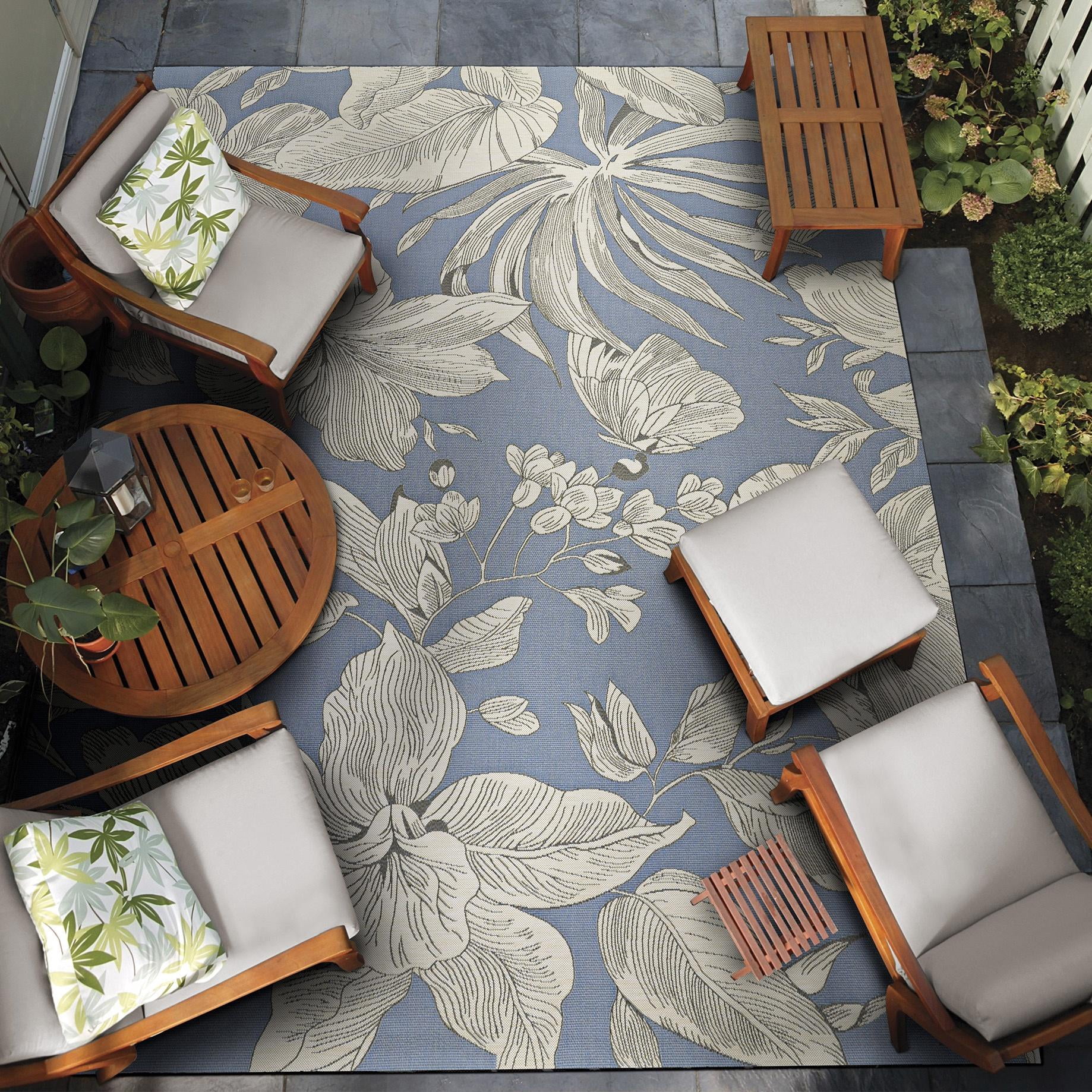 Couristan Dolce Flora 2'3" x 3'11" Ice Outdoor Rug