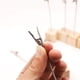 thumbnail image 3 of Portafotos vertical para notas de 10 piezas con clip de cocodrilo y base de pino, 3 of 5