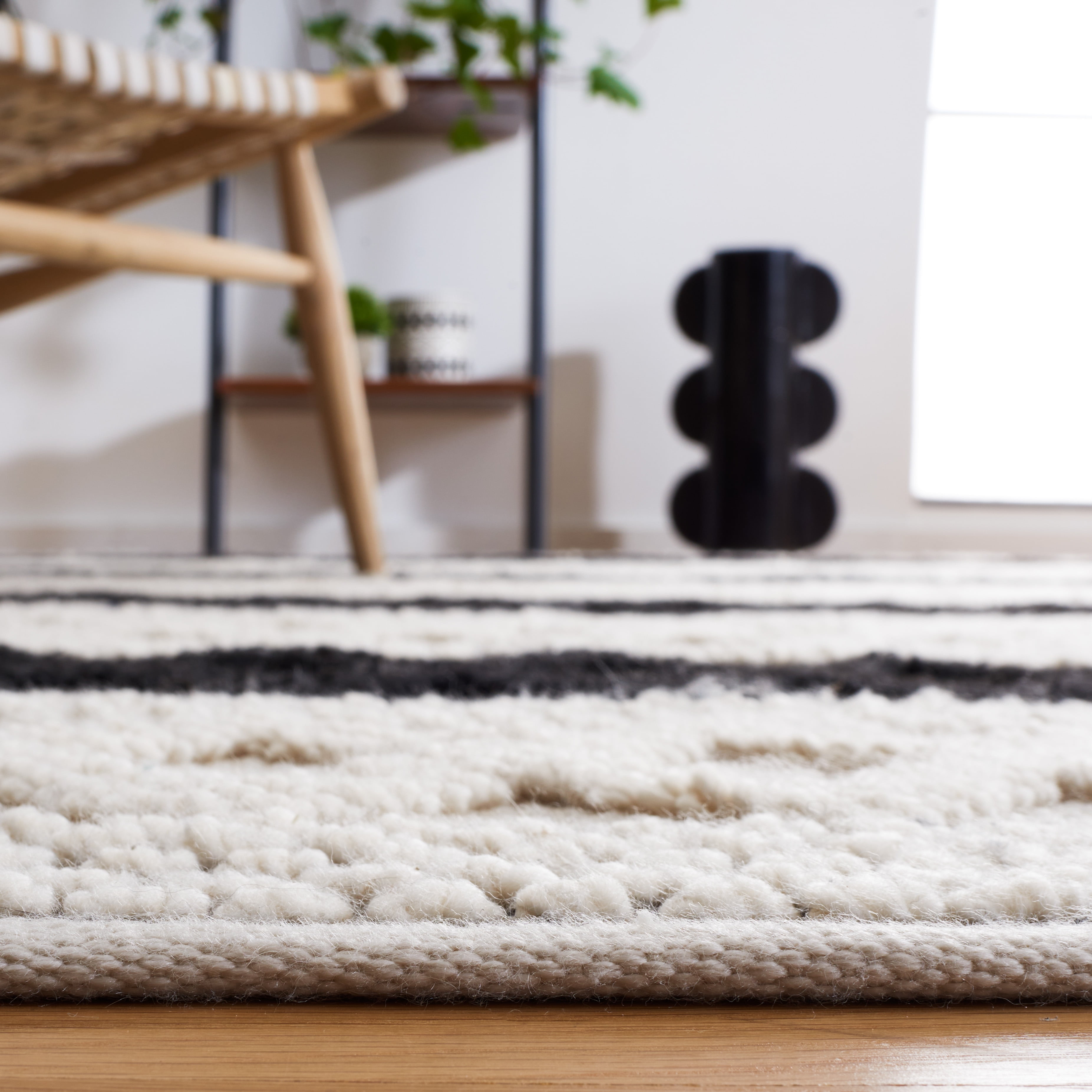 SAFAVIEH Natura Ronni Geometric Striped Area Rug, Ivory/Black, 5' x 8'