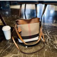 thumbnail image 3 of Bolso de mano de diseñador de marca de lujo 2024, nuevo bolso para mujer, bolso cruzado informal de alta capacidad, tendencia de moda femenina, bolso de mano de cuero genuino, 3 of 5