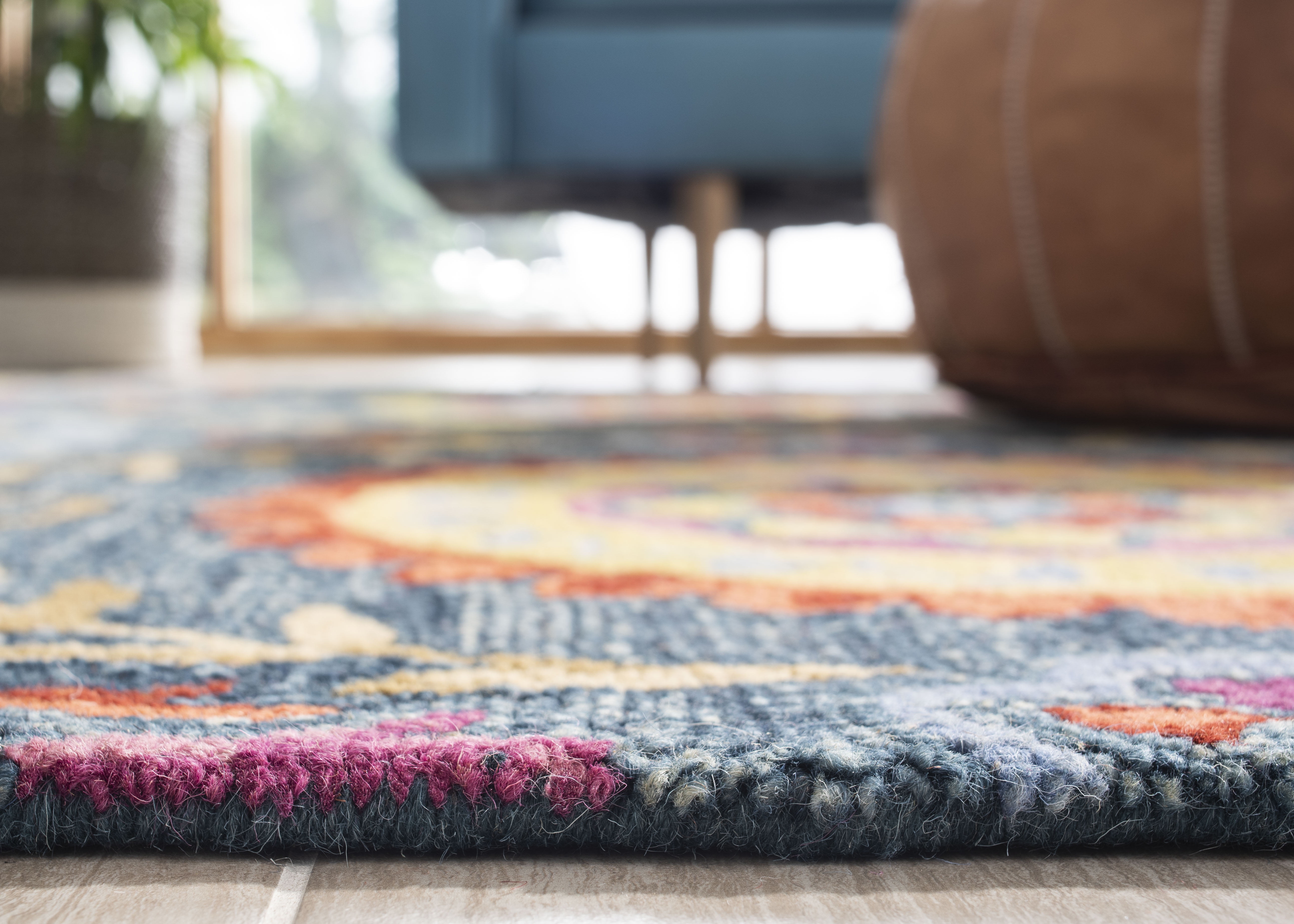 SAFAVIEH Suzani Iskra Medallion Wool Area Rug, Blue/Multi, 3' x 5'