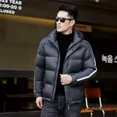 thumbnail image 1 of Chaqueta de plumón de invierno para hombre 2024, abrigo corto de rayas gruesas con sombrero desmontable, ropa de negocios informal, cálida, nueva chaqueta superior, 1 of 4