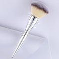 thumbnail image 4 of Brocha grande para polvo para base en polvo prensado, brochas de maquillaje Kabuki esponjosas perfectas para pulir, pinchar, mezclar líquido, crema y contorno de polvo impecable (Mao Tricolor + PVC) brillar Electrónica, 4 of 5
