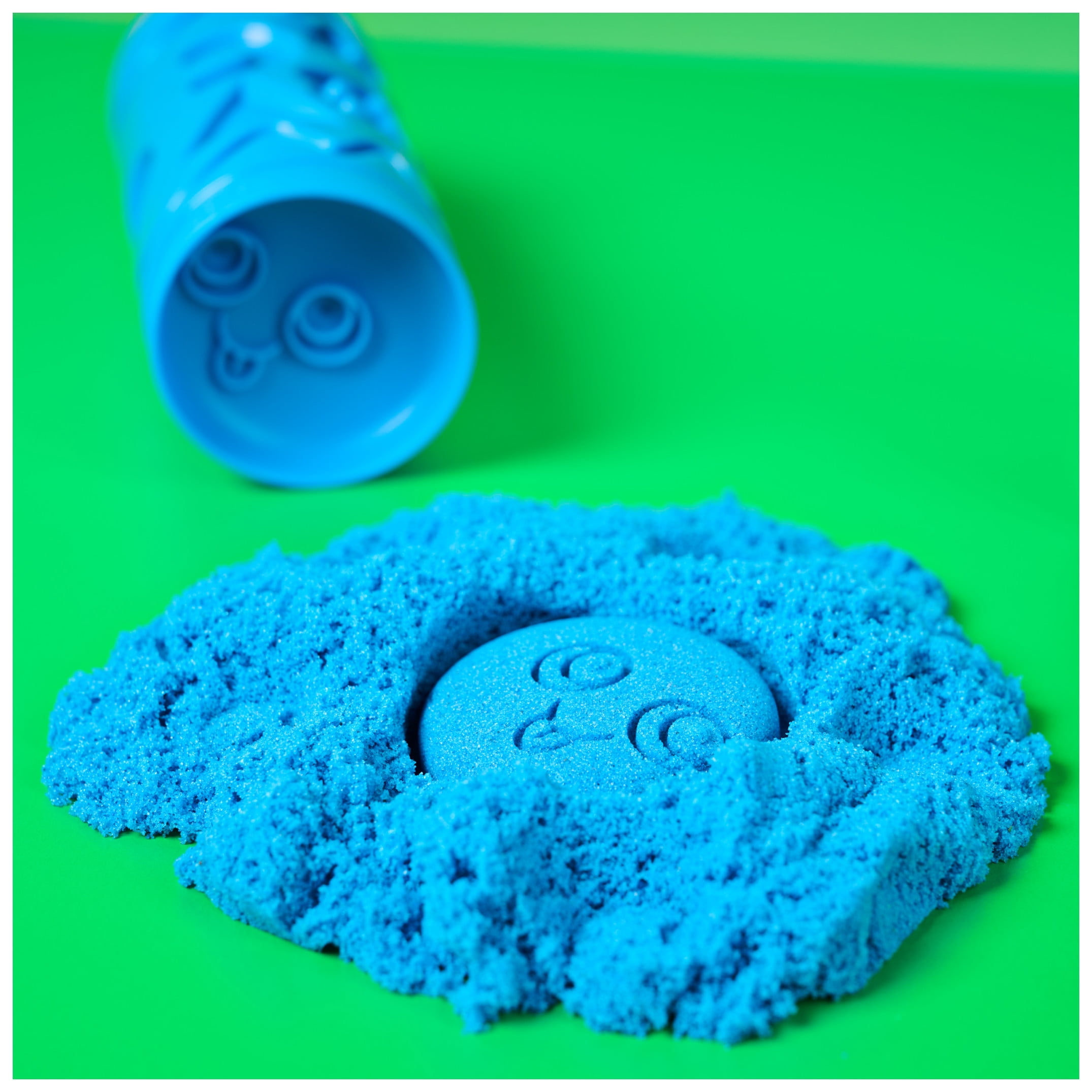 Kinetic Sand, Stamp N' Roll Crayon with 3 oz Play Sand (Colors May Vary)