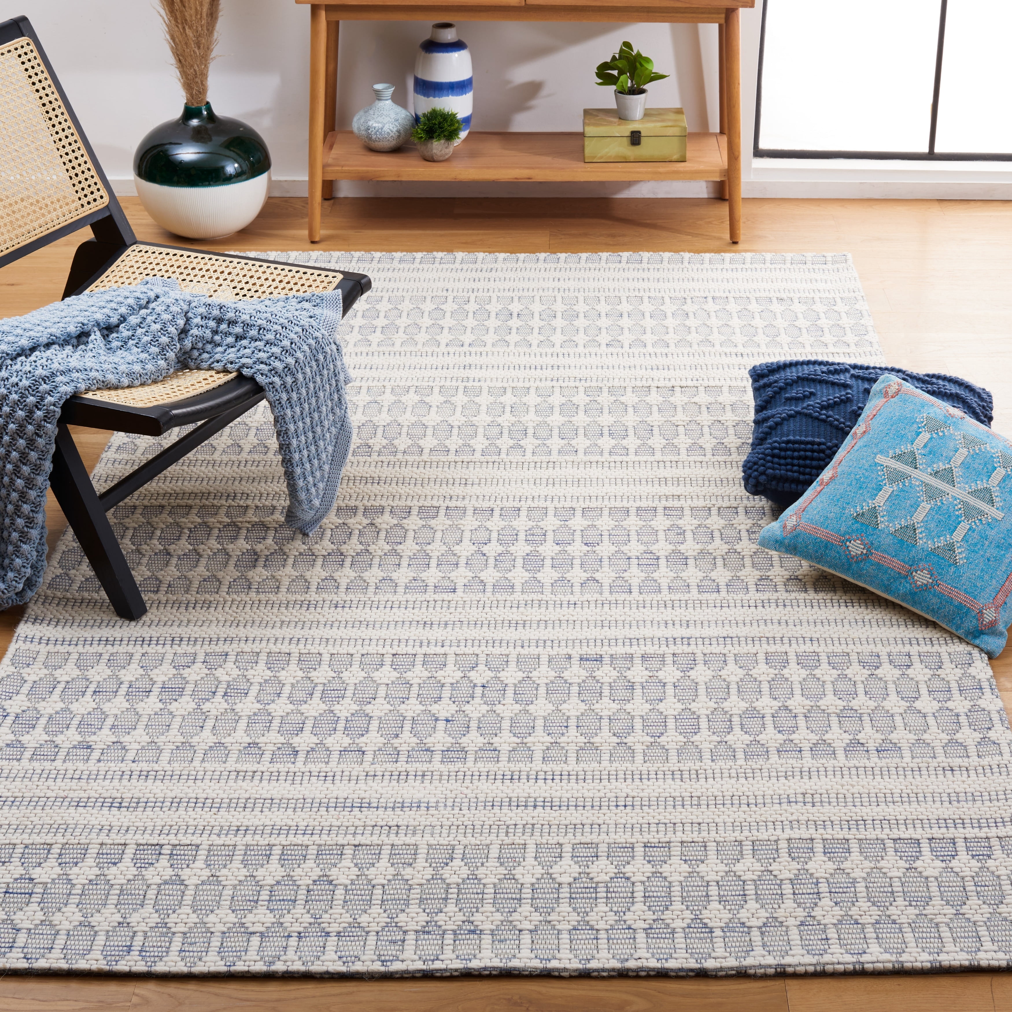 SAFAVIEH Marbella Norton Geometric Area Rug, Ivory/Beige, 4' x 6'