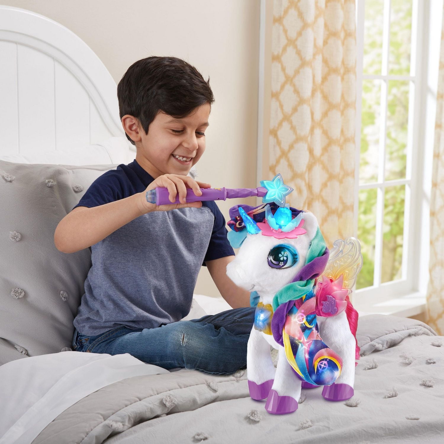 VTech Styla the Bloom Bright Unicorn Interactive Toy – French Version- Singing Pet with Magic Wand and Accessories