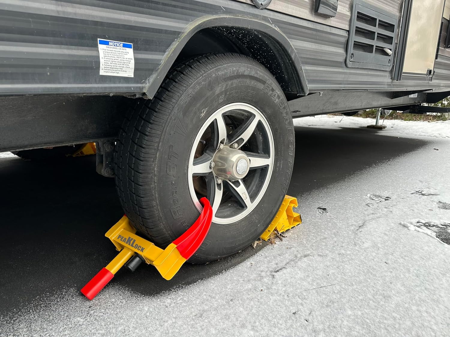 Universal Heavy-Duty Wheel Lock – Bright Red-Yellow Anti-Theft