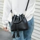 thumbnail image 4 of Qarigey Bolso tipo cubo con borla de piel sintética y cordón cruzado para mujer, bolso de hombro de color sólido, gris Bolsas de mensajero y de hombro Negro, 4 of 6