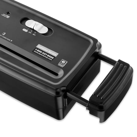 PEN+GEAR 6-SHEET STRIP CUT CREDIT CARD & PAPER SHREDDER, BLACK