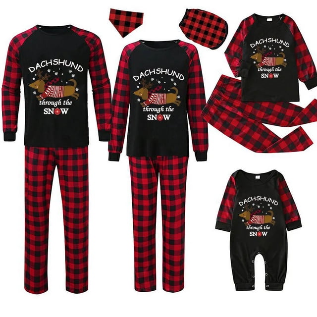 Pijama familiar navideño a juego Conjunto de pijama largo negro de perro salchicha a través de la nieve