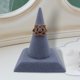 thumbnail image 3 of Soporte de anillo Fernando de exhibición de joyería de terciopelo PU gris, 3 of 7