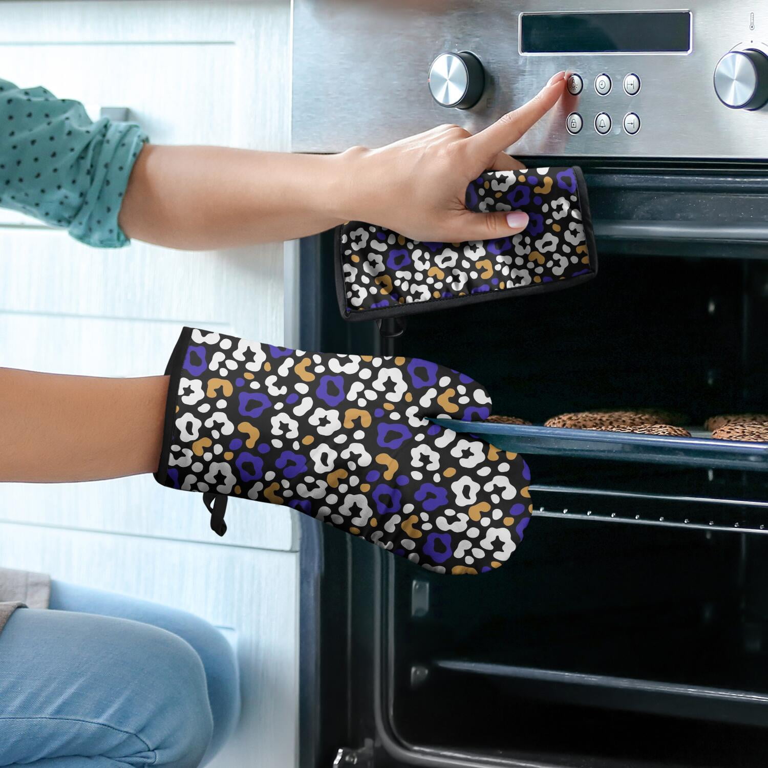 Leopard Print Oven Mitts and Pot Holders Set Of 4, Heat Resistant Kitchen Gloves with Non-Slip Grip, Hanging Loop, Soft Cotton Lining for Baking, Cooking, Grilling, Barbecue