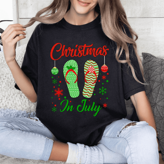 Christmas in July Shirt for Women – Funny Summer Holiday Graphic Tee, Beach Festive Vacation T-Shirt.