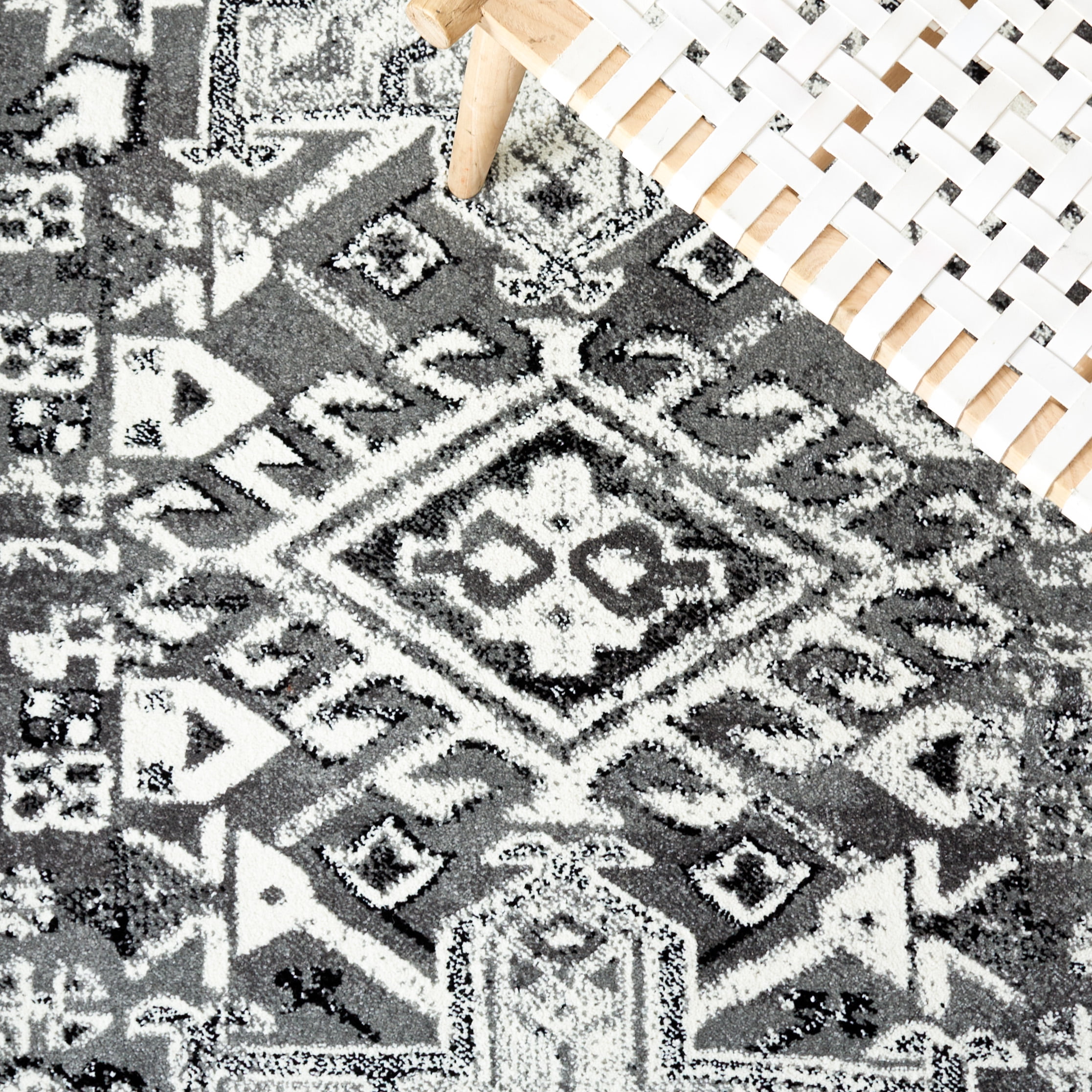 Safavieh Vintage Hamadan Dania Oriental Area Rug, Gray/Ivory, 2'3" x 4'