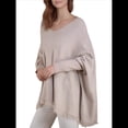 thumbnail image 1 of Suéter Tipo Poncho de Punto Extragrande, Informal, con Cuello en V, Mangas Murciélago y Dobladillo con Flecos para Mujer. Albaricoque S/M, 1 of 10