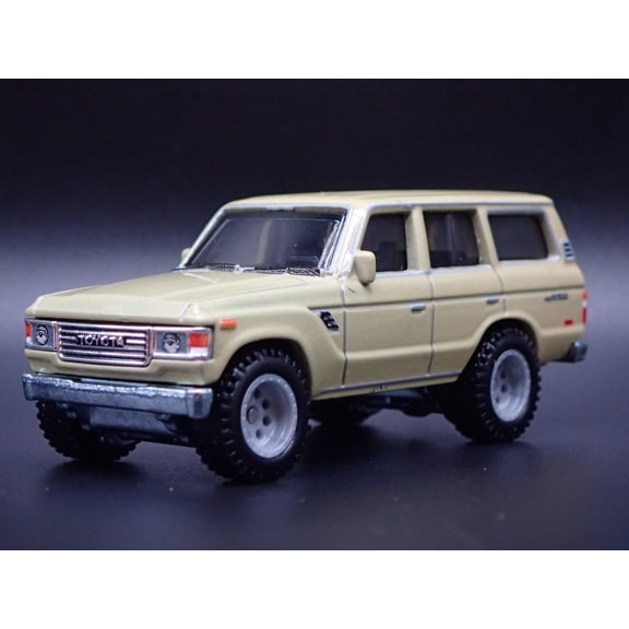 Open Box 1980 - 1990 TOYOTA LAND CRUISER FJ60 TAN 1/64 SCALE DIORAMA DIECAST MODEL CAR