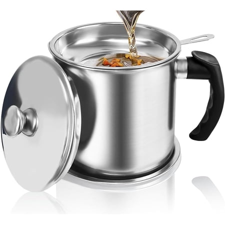 Bacon Grease Container With Strainer,1.8L(60fl. oz.) Kitchen Stainless Steel Oil Container Can with Strainer and Anti-slip coaster tray for Store Meat Frying Oil and Cooking Grease Storage