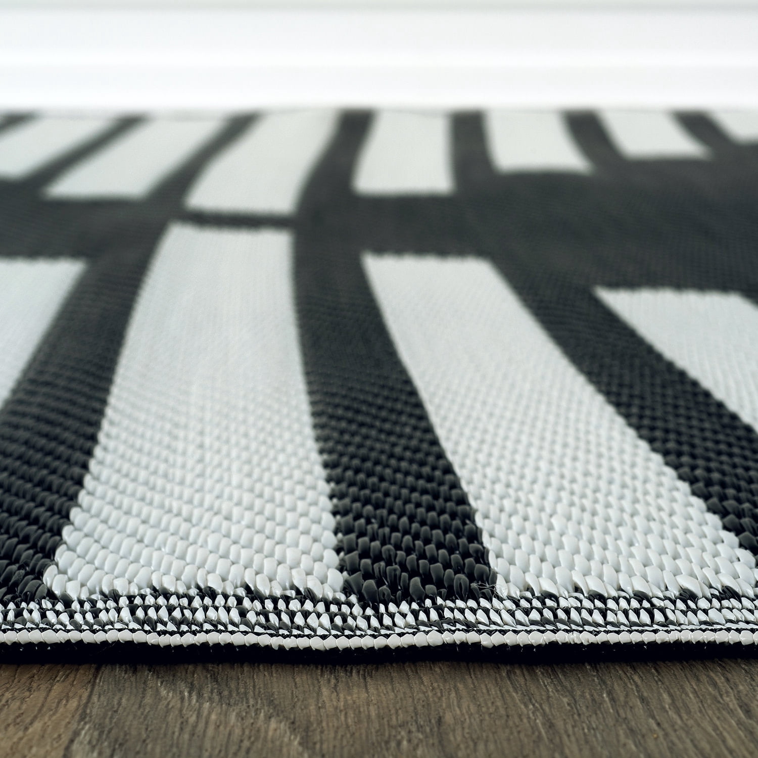 World Rug Gallery Bohemian Stripe Diamond Reversible Recycled Plastic Outdoor Picnic Mat, Camping Rug, RV Rug - BLACK 7'10"x10'