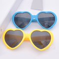 thumbnail image 3 of Lunettes de Soleil pour Femme, Design à la Mode et Mignon, Adorables Lunettes Rétro en Forme de Cœur pour Voyager, 3 of 10