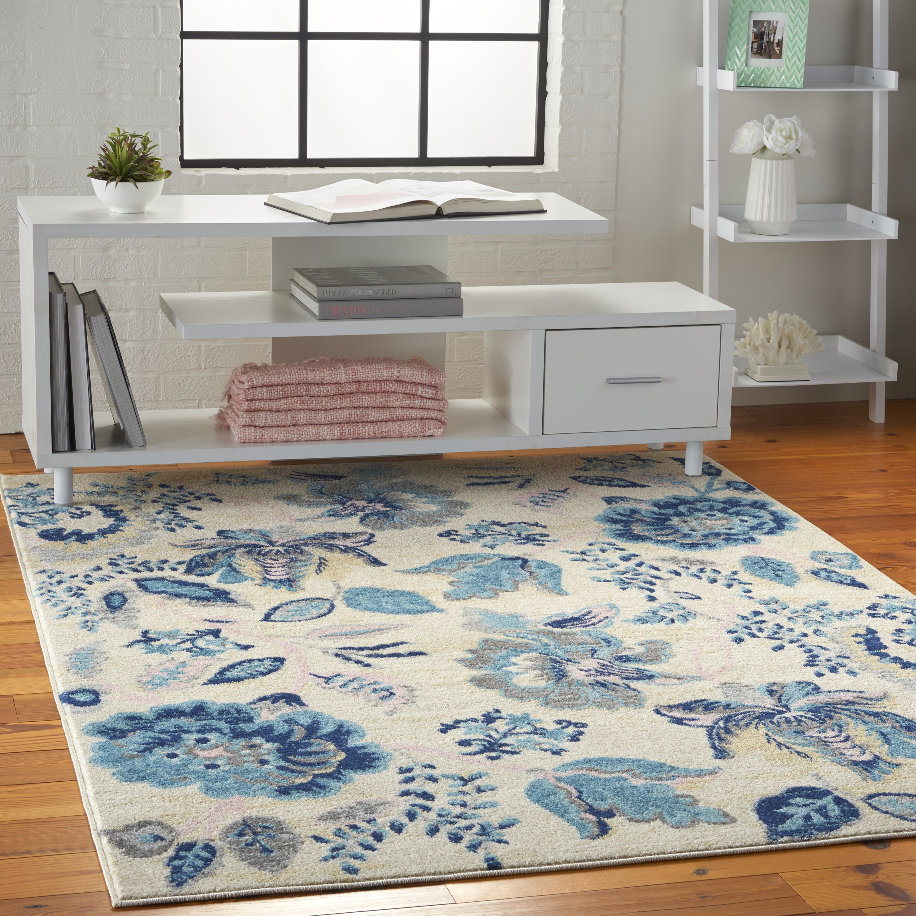 Serene Modern Floral Ivory/Light Blue 4' x 6' Area Rug, (4' x 6')