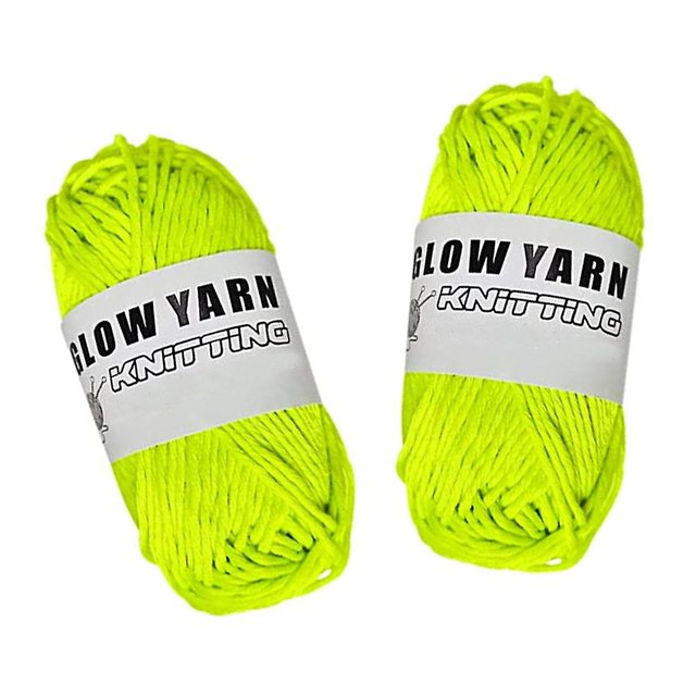 2 rollos de hilo que brilla en la oscuridad para crochet, 50 m por rollo, hilo luminoso que brilla en la oscuridad para tejer para principiantes, suministros para fiestas, hilo exfoliante