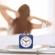thumbnail image 4 of Despertador pequeño y silencioso con diseño de caramelos creativos de moda, reloj despertador de escritorio con barrido de viento y segundos., 4 of 6