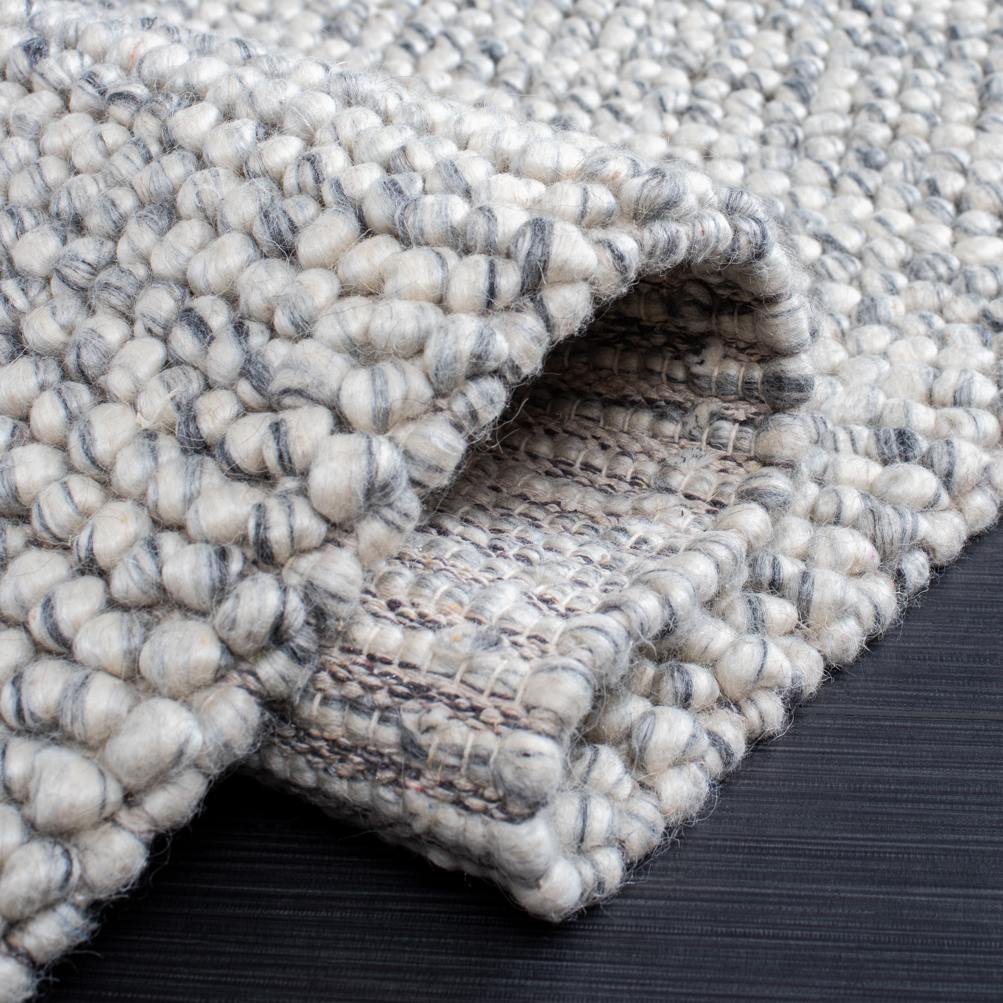 SAFAVIEH Natura Feride Geometric Area Rug, Light Grey/Ivory, 4' x 4' Square - Scandinavian Design, Light Grey & Ivory, Handmade Wool Blend, Ideal for Living Room, Bedroom, Dining Space