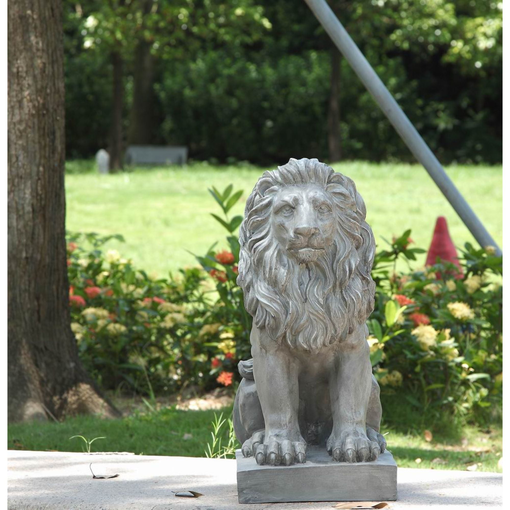SITTING LION