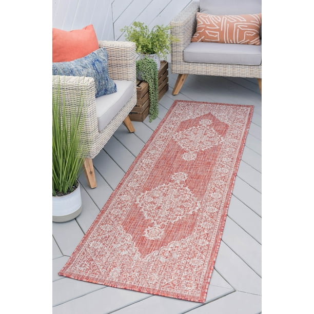 Bliss Rugs Demi Traditional Indoor/Outdoor Runner Rug