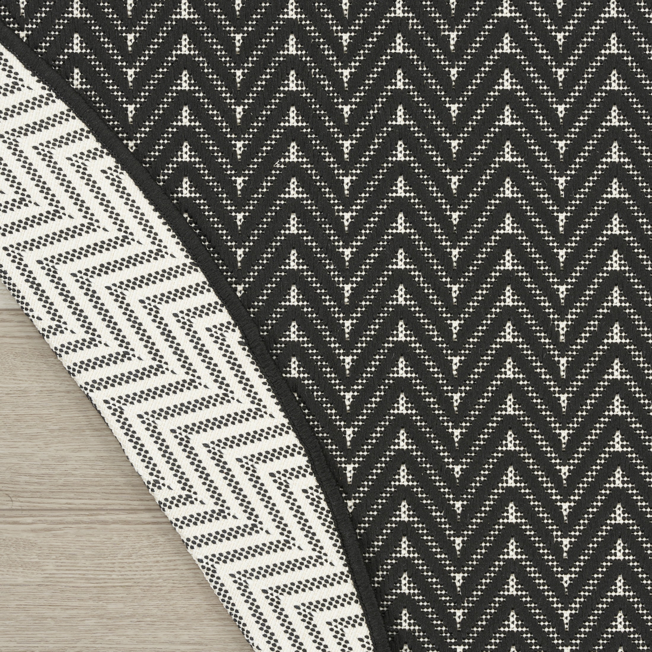 Nourison Horizon Indoor/Outdoor 5' x Round Black Modern Rug