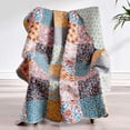 thumbnail image 1 of Colcha Greenland Home Carlie Modern Floral de 50 x 60 pulgadas, 1 of 5