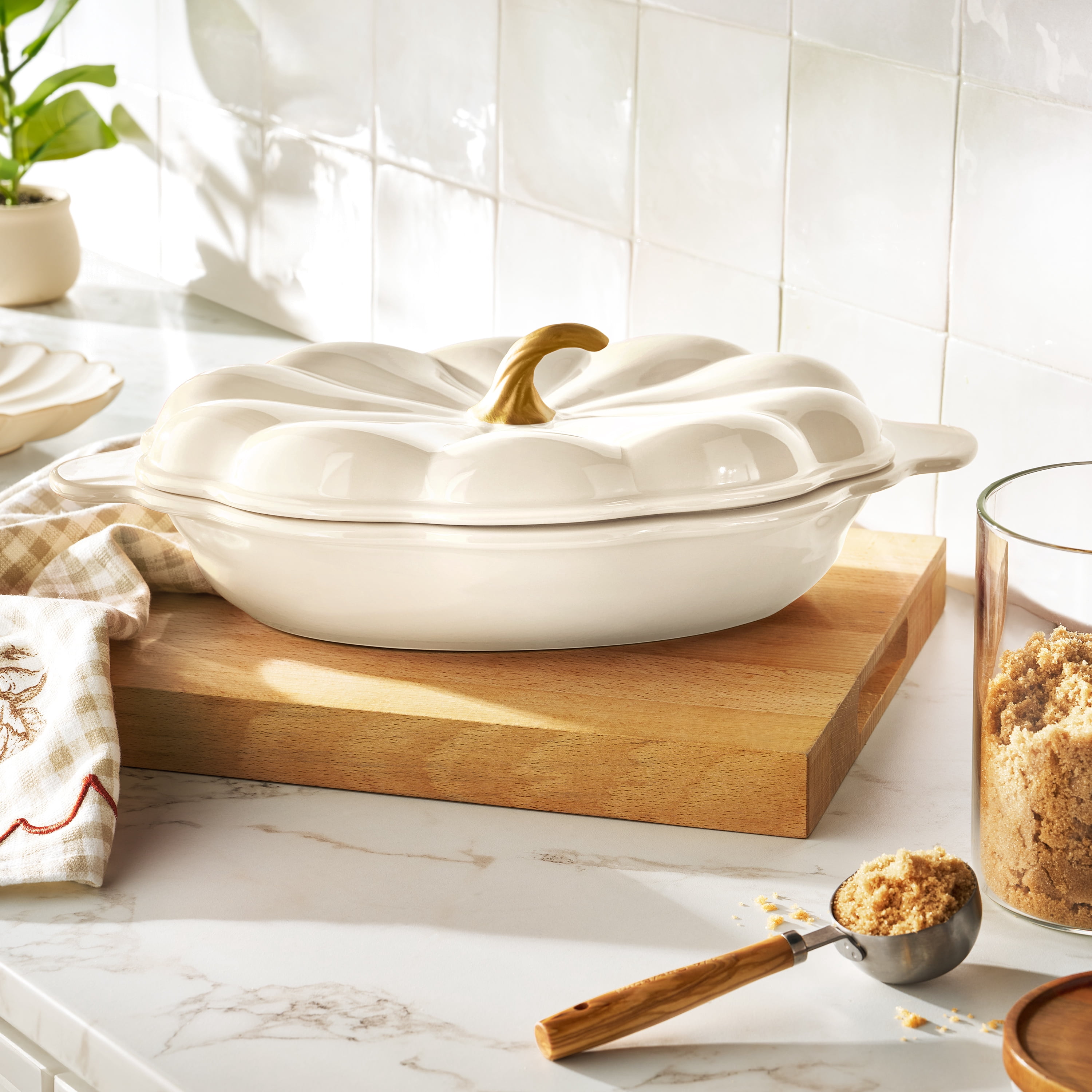 The Pioneer Woman 3-Quart Oval Pumpkin Stoneware Baker with Lid, Linen