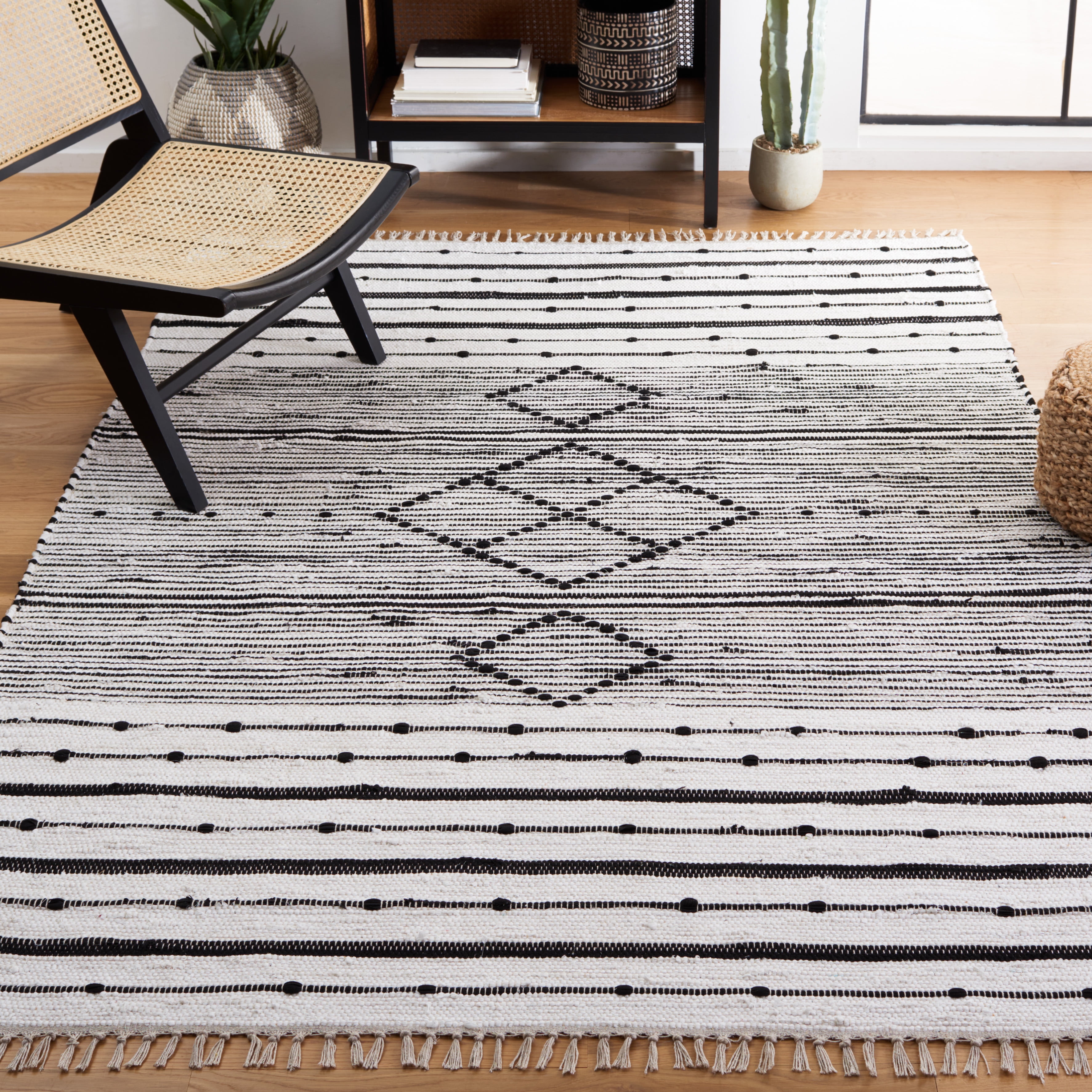 SAFAVIEH Striped Kilim Paulino Striped Cotton Area Rug, Ivory/Black, 3' x 5'