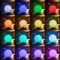 thumbnail image 2 of Lámpara de luna táctil con control remoto de 16 colores, luz nocturna USB para niños, LED regulable 3D con control remoto y soporte de madera., 2 of 4