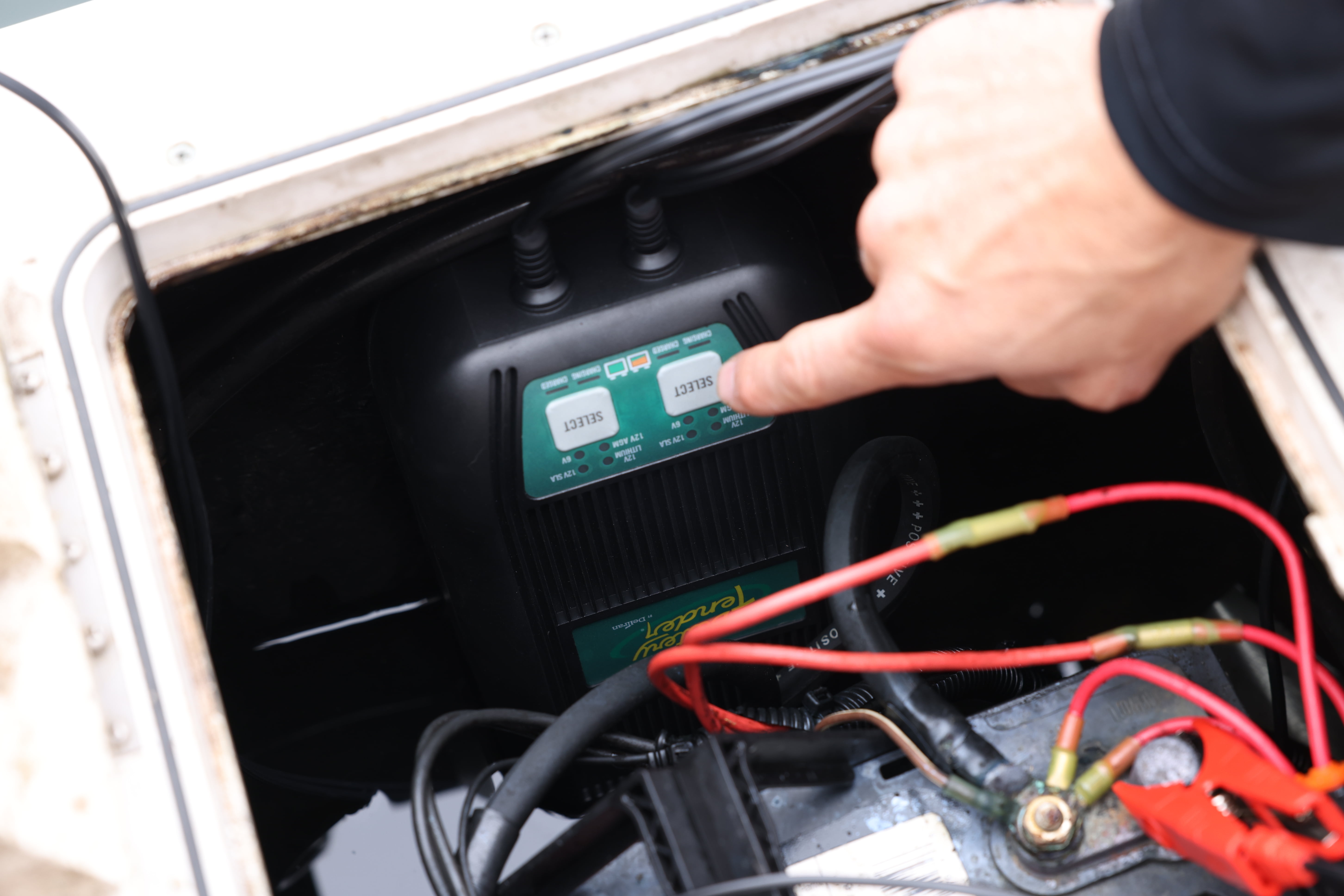 Battery Tender 6 AMP - 2 Bank Multibank Charger - 3 AMPs Per Bank - Selectable 12V / 6V - Smart and Switchable Multi Battery Charger and Maintainer - 022-1002-DL-WH