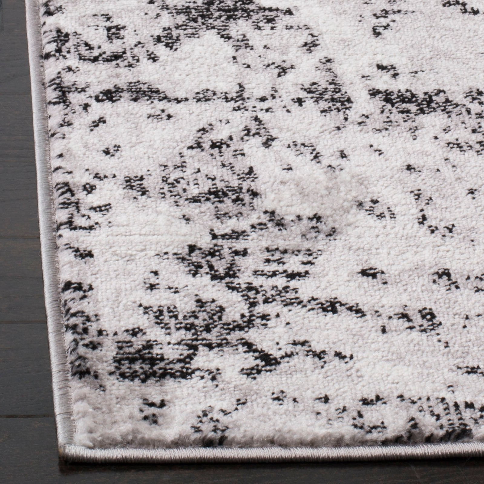 SAFAVIEH Skyler Joisse Abstract Area Rug, Charcoal/Ivory, 5'1" x 7'6"