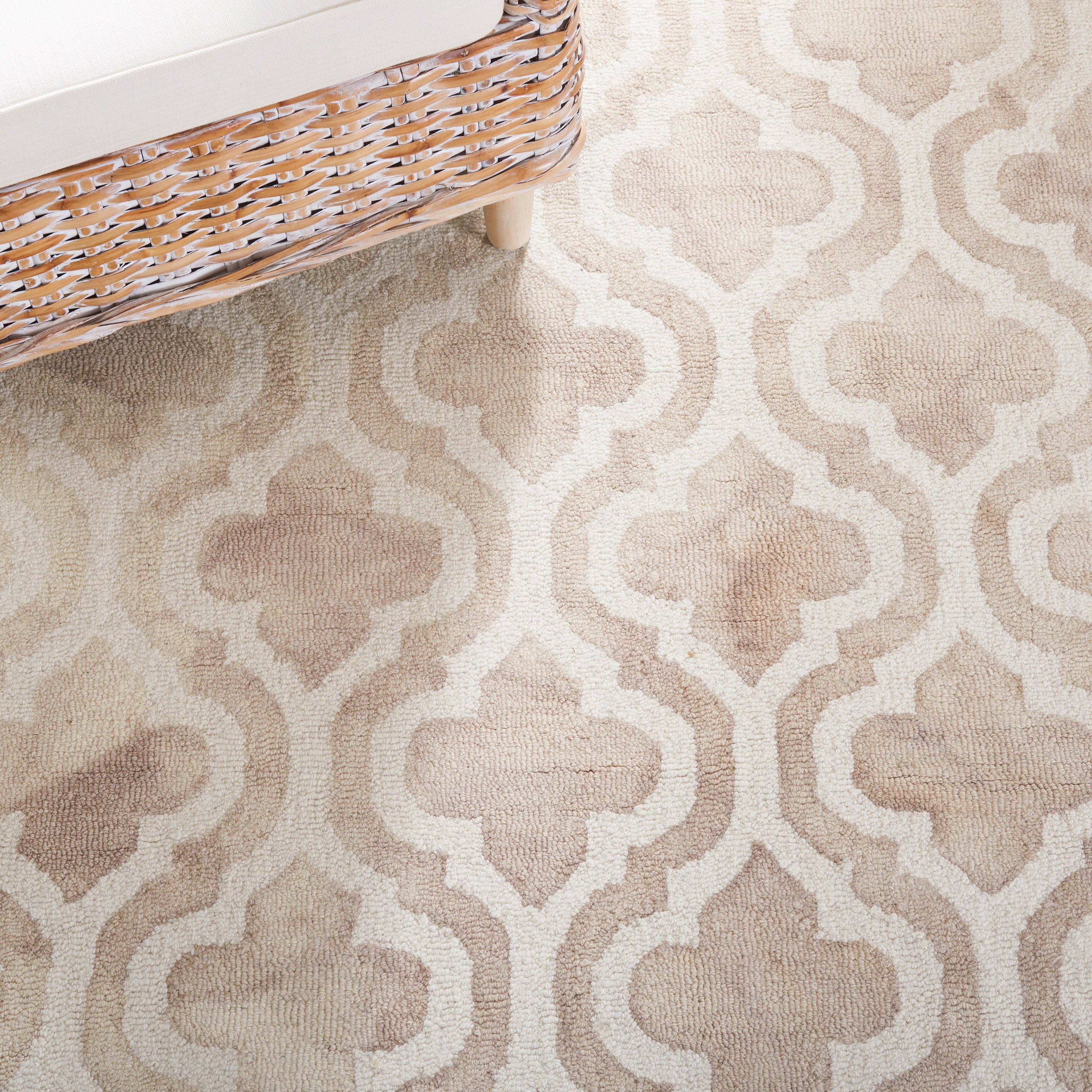 Safavieh Dip Dye Jolyon Geometric Wool Area Rug, Beige/Ivory, 7' x 7' Round