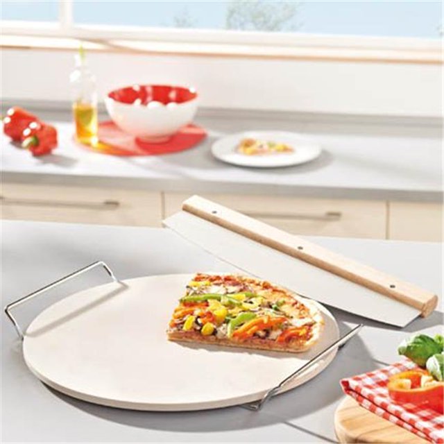 Leifheit Round Ceramic Pizza Stone With Slicer
