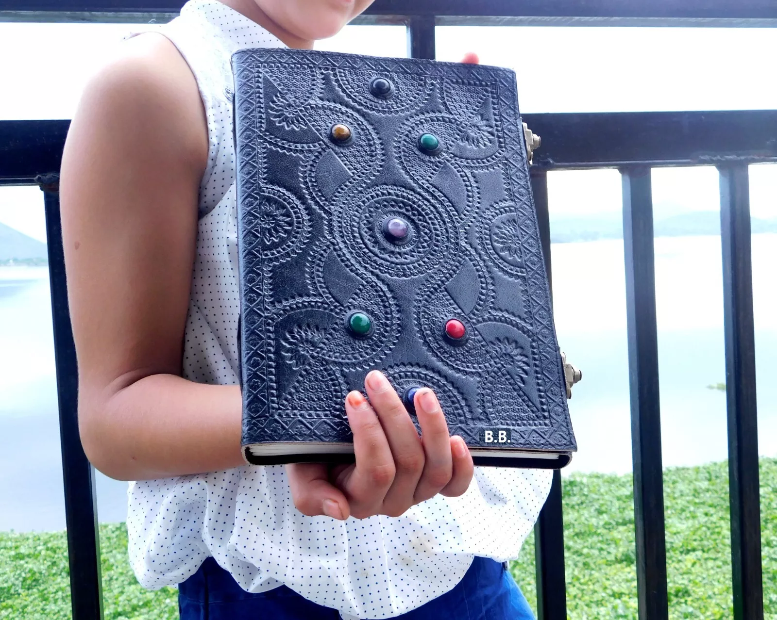 Handcrafted Embossed Design Vintage Leather Bound Journal Diary Yingyang Grimoire Style Seven Stone Notebook For Men & Women
