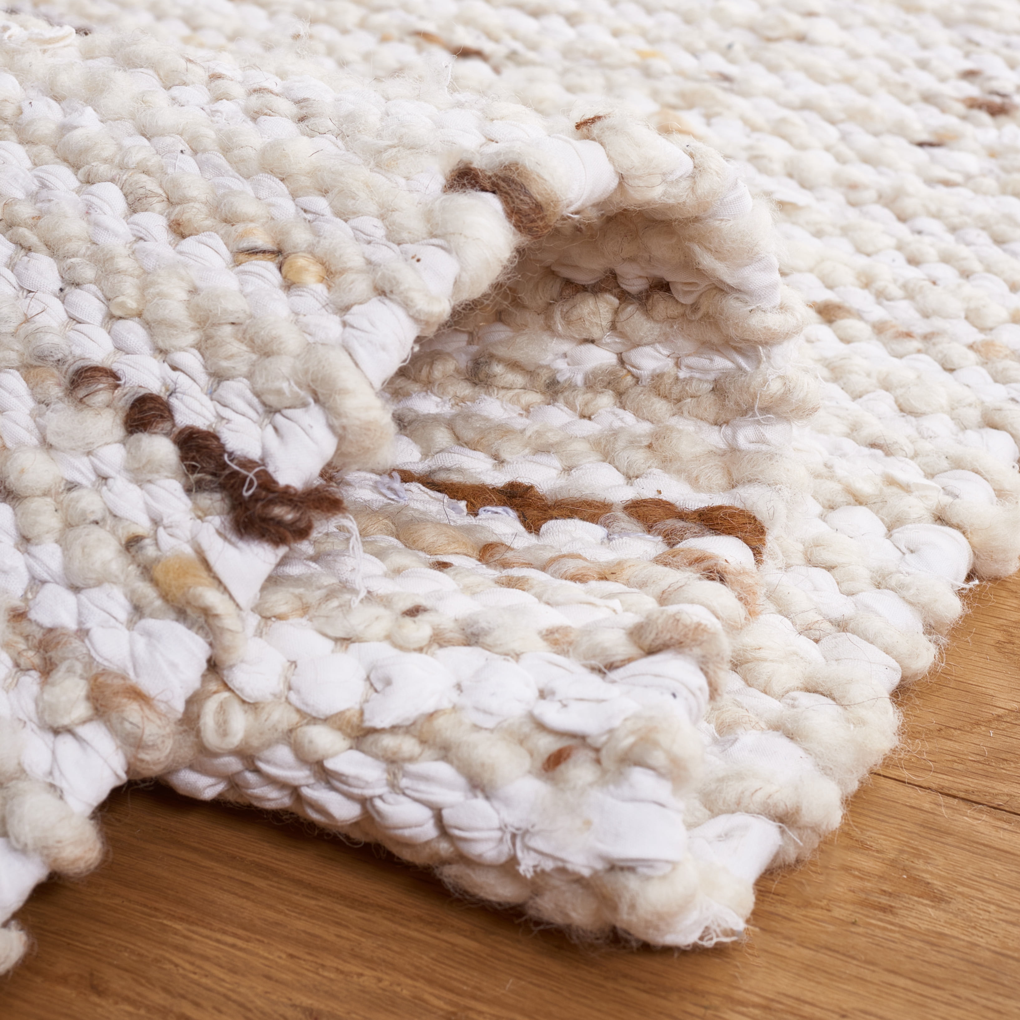SAFAVIEH Natura Stephen Distressed Area Rug, Ivory/Gold, 6' x 6' Square