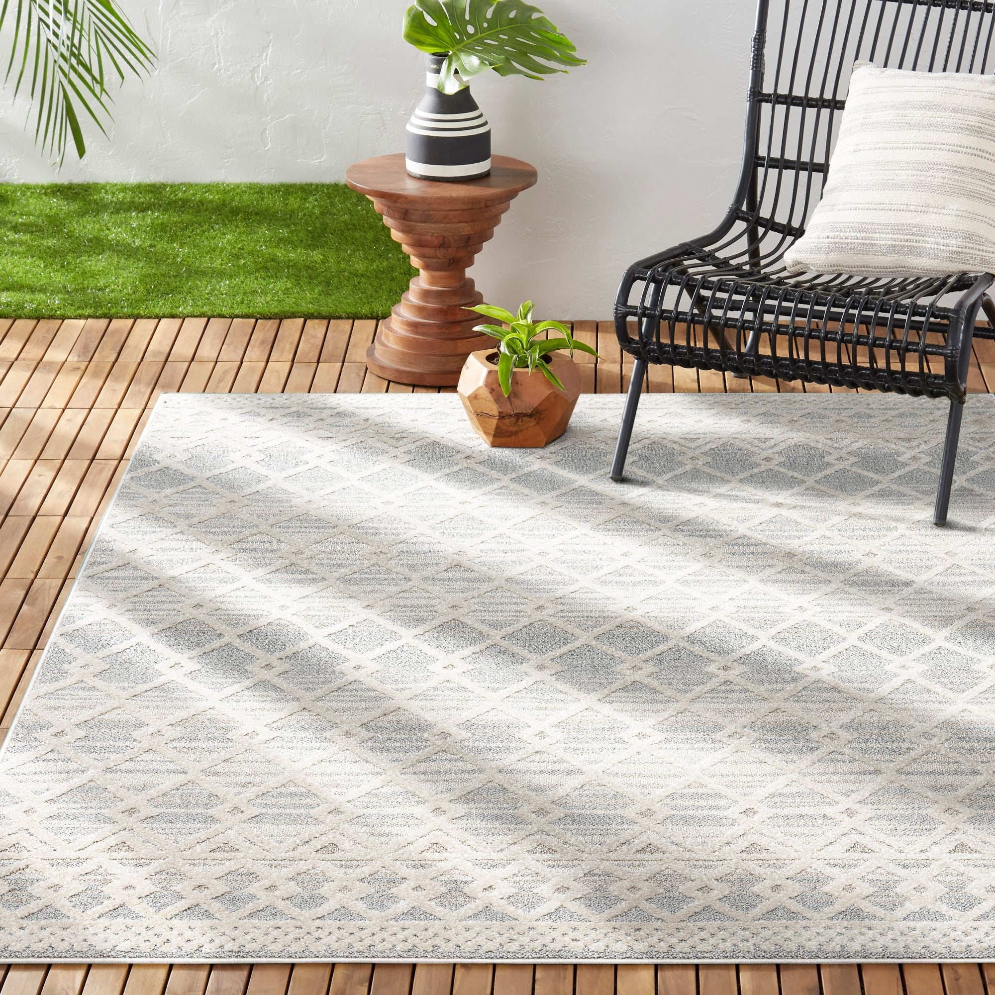 Brookstone Crescent Callisto Bohemian Diamond Link Indoor/Outdoor High Performance Area Rug, Grey/Ivory , 5'2"x7'2"