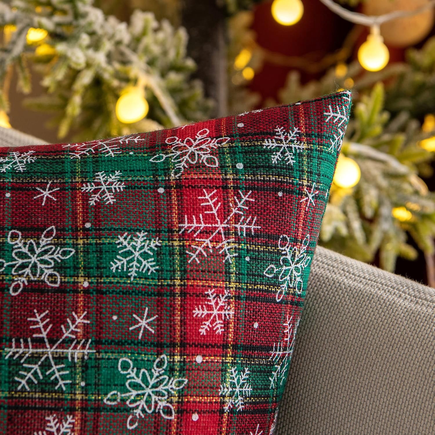 2PCS Christmas Plaid Decorative Throw Pillow Covers Snowflake for Sofa Farmhouse Decor，18x18 Inch
