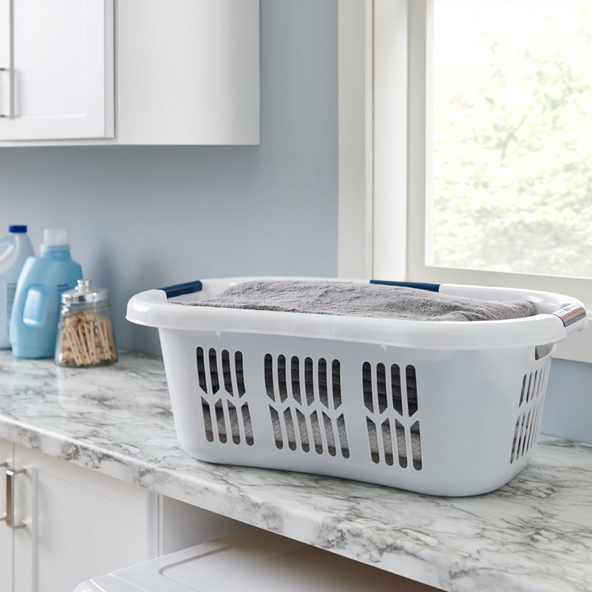 Rubbermaid 2.1-Bushel Small Hip-Hugger Laundry Basket, White (6-Pack)