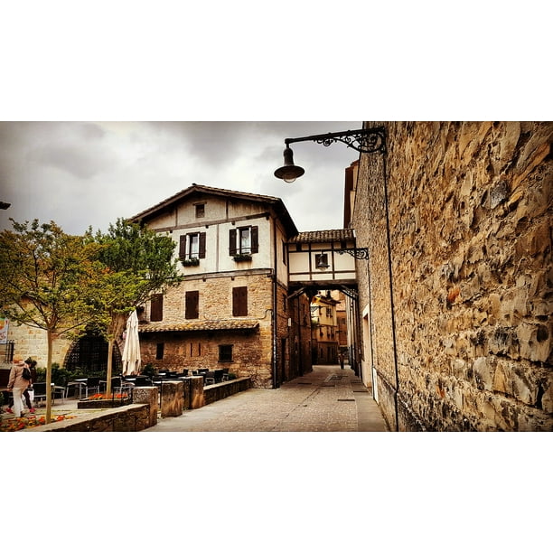 Pamplona Medieval Redaƒae A A Aƒa Sa An Pamplona White Horse Ages Inch By 30 Inch Laminated Poster With Bright Colors And Vivid Imagery Fits Perfectly In Many Attractive Frames Walmart Com Walmart Com