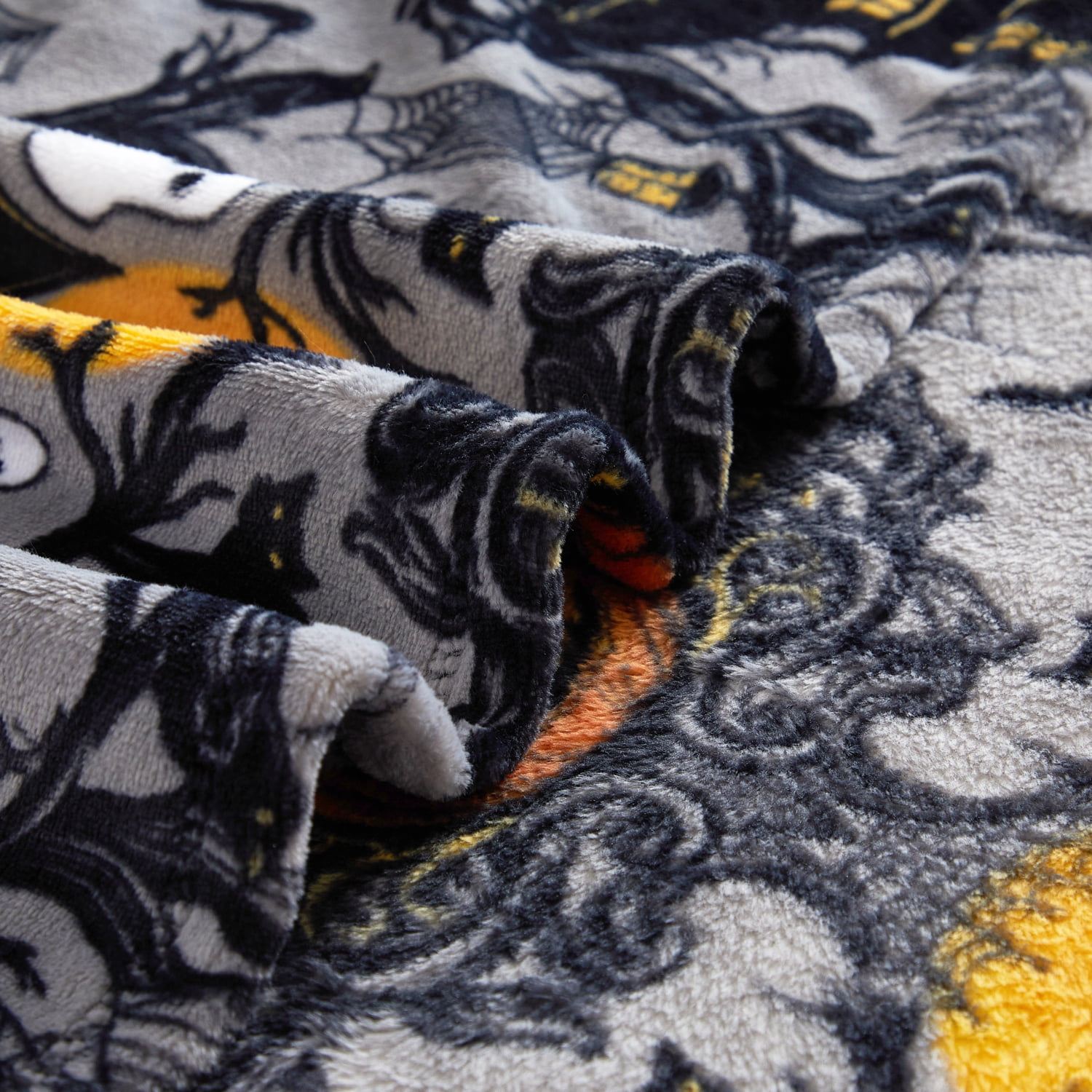 Way To Celebrate Haunted Treehouse Plush Oversized Couch Throw Blanket, Grey, 50 x 72 in