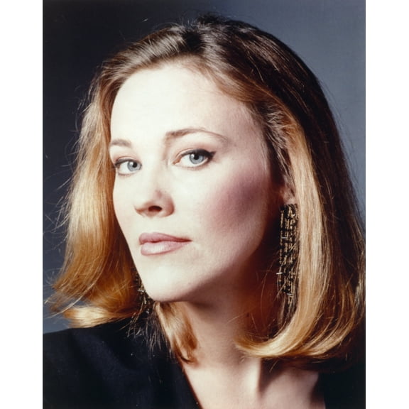 Catharine O'Hara Close Up Portrait Photo Print (24 x 30)