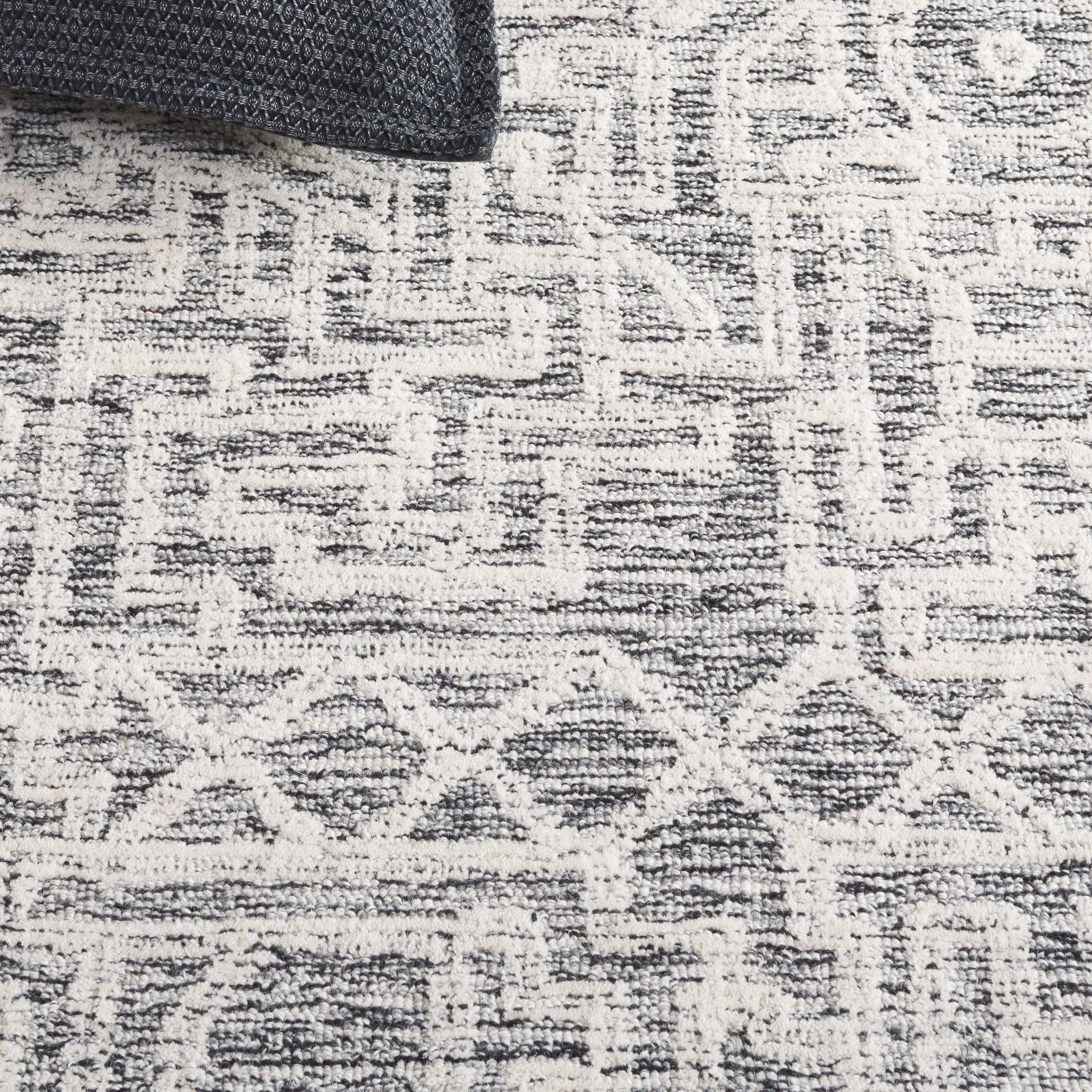 SAFAVIEH Abstract Femie Sunburst Area Rug, Charcoal/Ivory, 4' x 6'