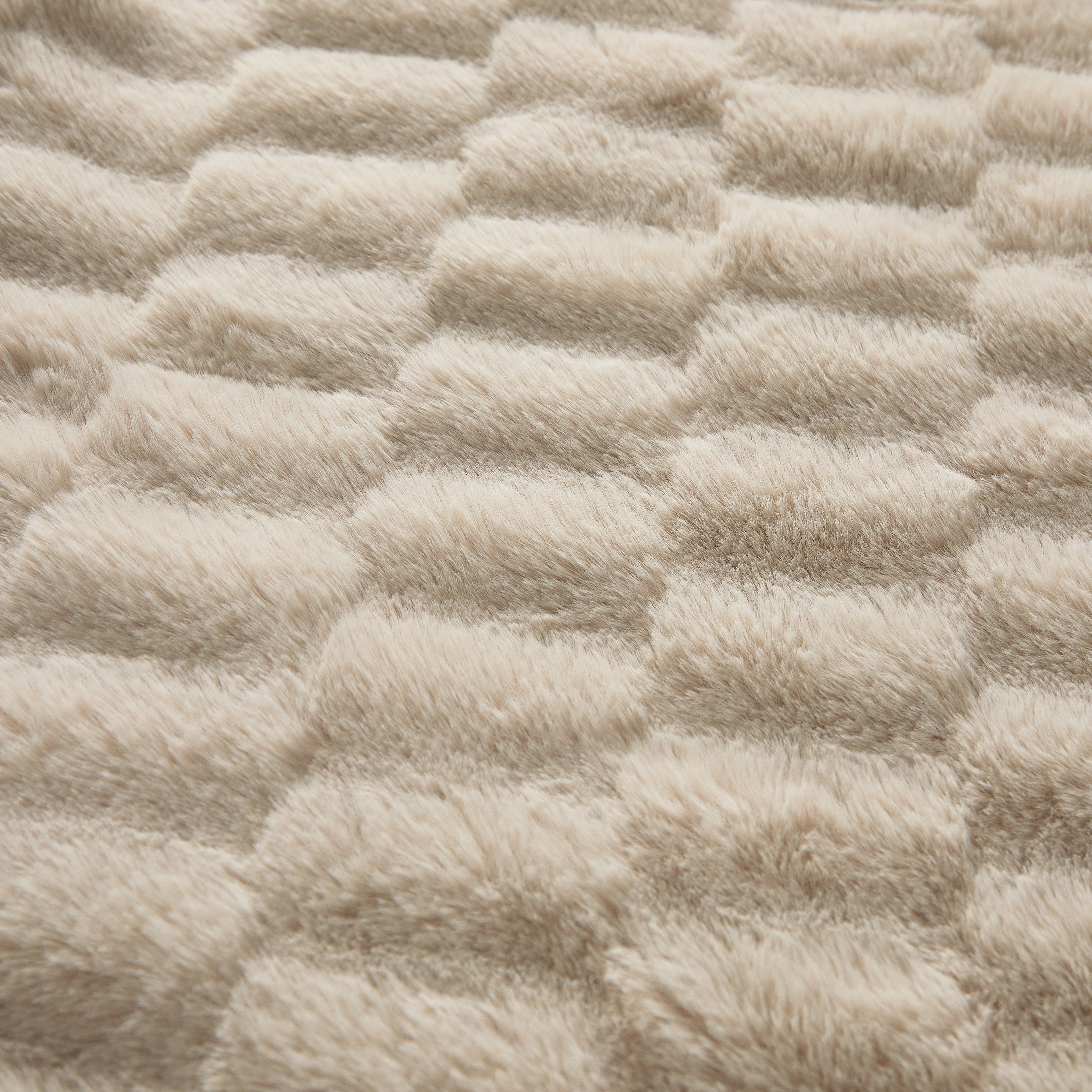 Dearfoams Textured Faux Fur Reversible Mink Bed Blanket, Beige, King, 102 x 90 in