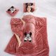 thumbnail image 1 of Edredón de almohada multifuncional con dibujos animados de oso de fresa tridimensional, cojín de felpa de doble propósito, edredón para descanso del almuerzo en el coche, 1 of 4