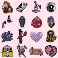 thumbnail image 2 of Broches de metal esmaltados de películas de terror de la mejor calidad, insignias de solapa coleccionables, joyería de moda para hombres y mujeres de Halloween, regalo para adornar mochilas, 2 of 5
